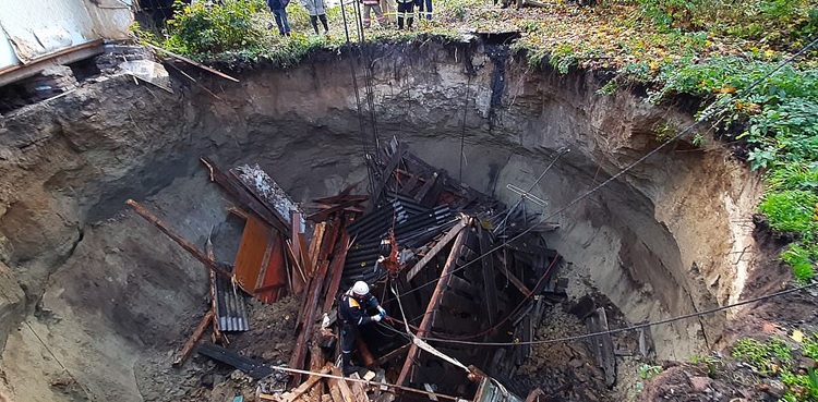 WATCH Massive Sinkhole Swallows Entire House In Russian Village