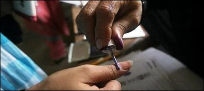 Election staff take oath to remain neutral in polls