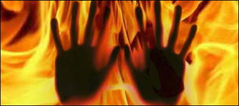 Woman who set herself on fire at police station in Jahaniyan dies
