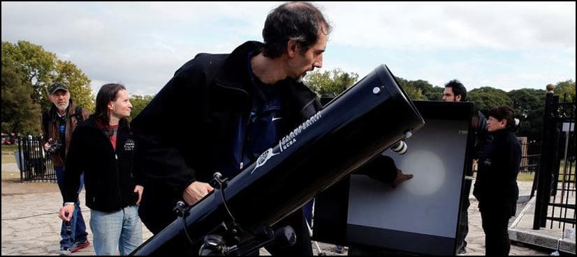 Earthlings watch as tiny Mercury sails past the sun
