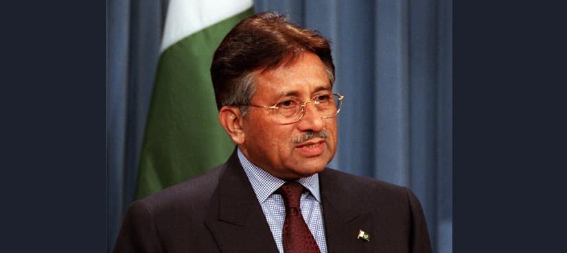 'He deserves more insult' says Musharraf about Iftikhar Chaudhry