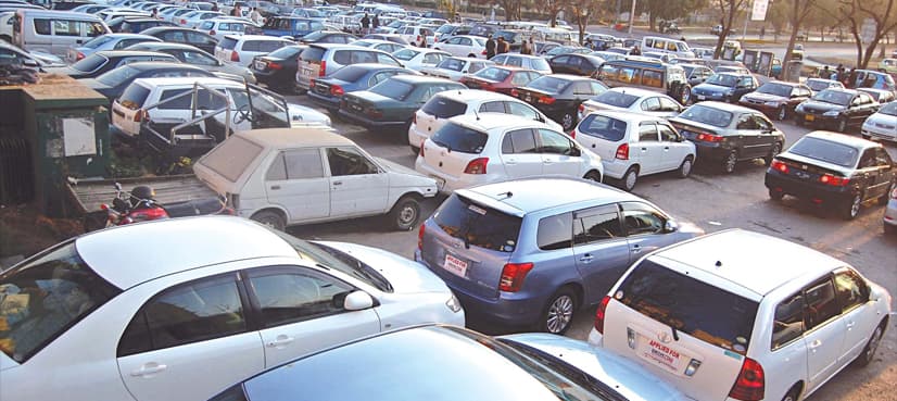 Crackdown on parking mafia, Karachi's South books first illegal contractor