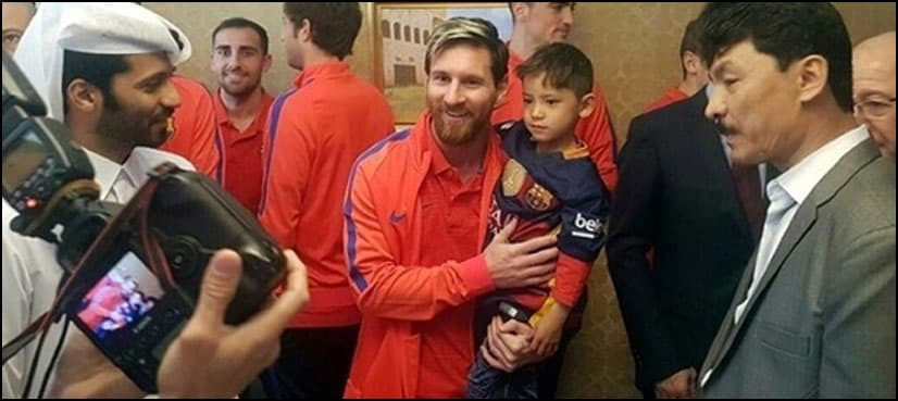 Afghan bag shirt boy finally meets his idol Messi