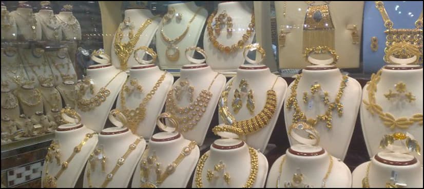 Saudi cleaner showered with gifts after 'mocked' for looking at gold
