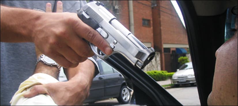 Singer Arshad Mehmood robbed in Karachi