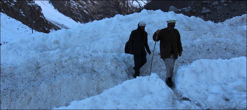 Road blockage triggers food shortage, paralyzes life in Chitral’s Arkari Valley