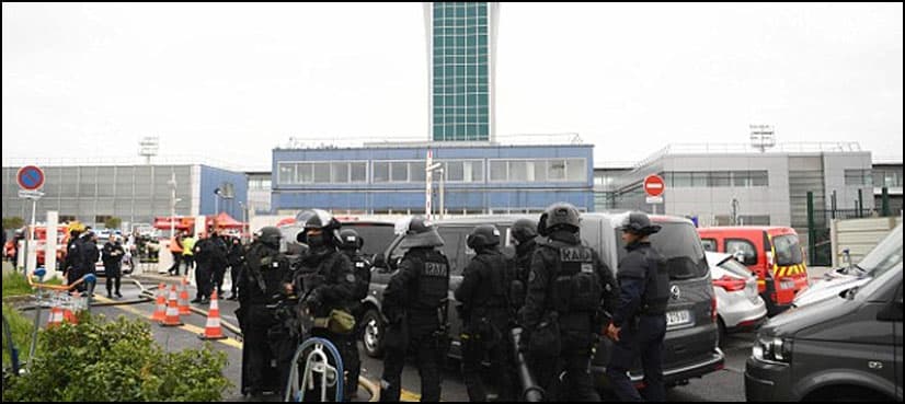 Man shot dead at Paris Orly airport after taking soldier's gun