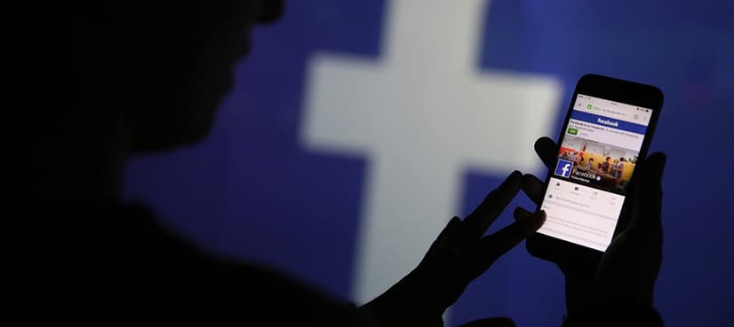 Facebook pushes ad overhaul before 2018 US election