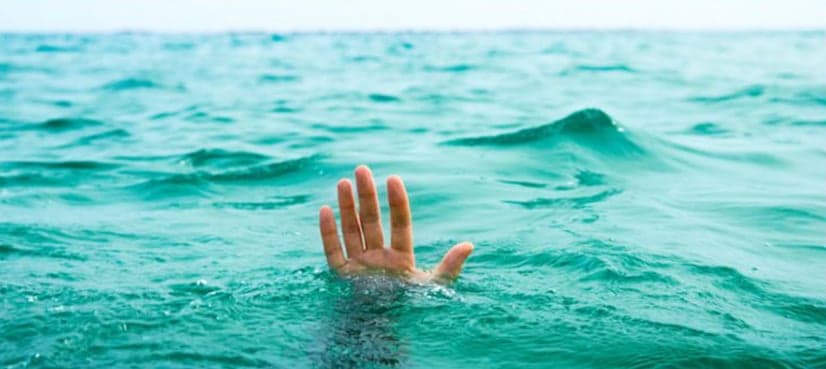 Karachi: Two students drown while swimming in creek near Mai Kolachi