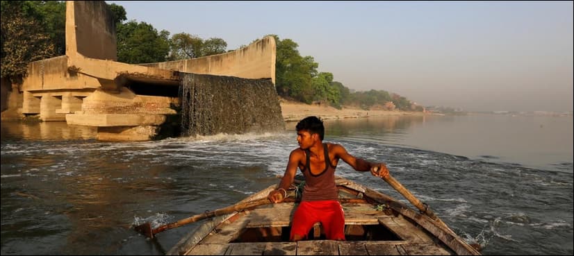 Dying "Mother Ganges": holy river succumbs to pollution