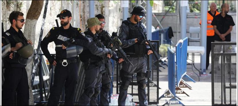 Israel refuses to remove metal detectors from Jerusalem mosque