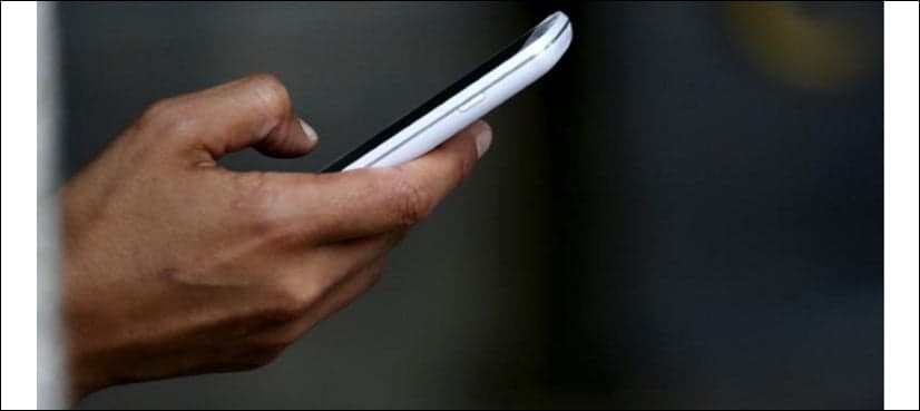 Honolulu targets 'smartphone zombies' with crosswalk ban