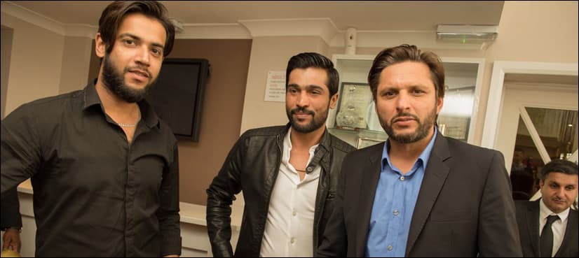 Virat Kohli donates signed bat for Afridi's fundraising campaign for hospital