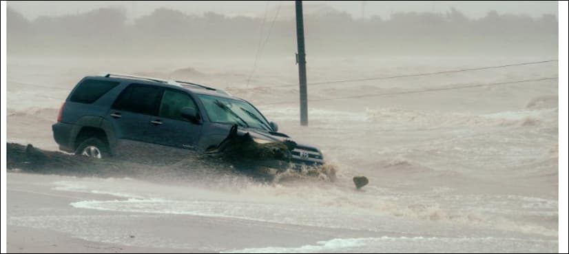 Flood threat rises as Harvey dumps torrential rains on Texas