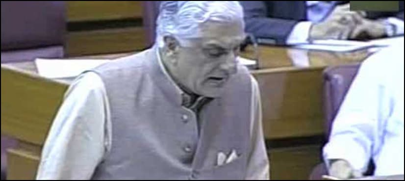 Govt decides to amend Constitution articles that caused Nawaz Sharif’s ouster