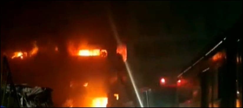 'Factory set ablaze over non-payment of salaries on Eid'