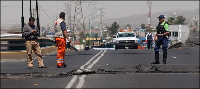 Powerful earthquake rocks Mexico, USGS warns tsunami