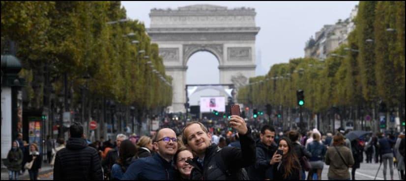 Paris experiments with 'car-free day' across city