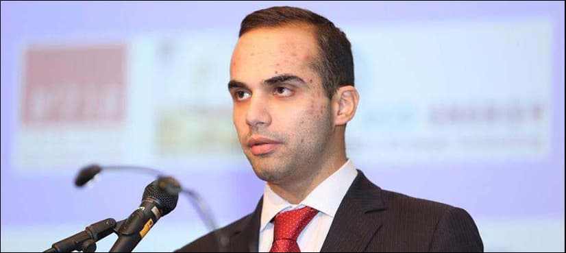 Trump campaign aide met Russians to discuss 'dirt' on Clinton