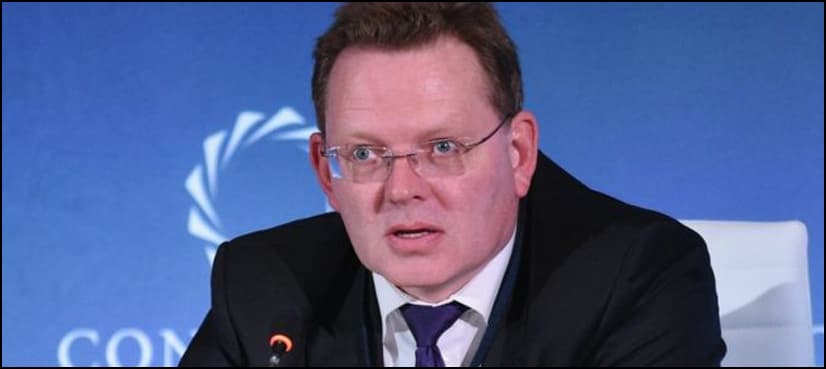 Merkel 'horrified' by knife attack on pro-refugee mayor