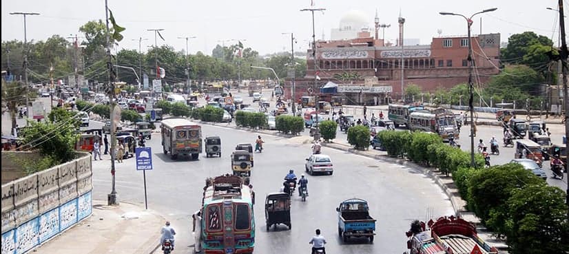 Dozens of protesters injured in clashes with Karachi police