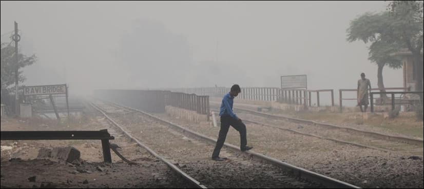 Pollution spikes in Delhi amid warnings no relief in sight