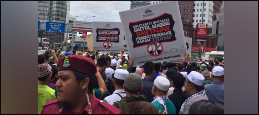 Thousands of Muslims in Asia protest against Trump's Jerusalem plan
