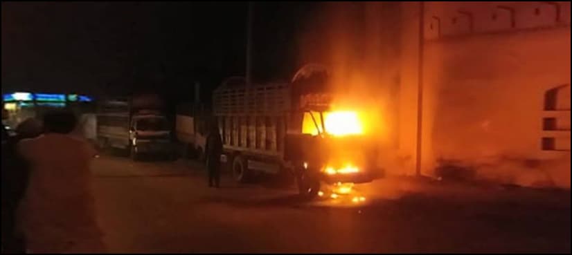 One dead as fire engulfs truck in Lahore