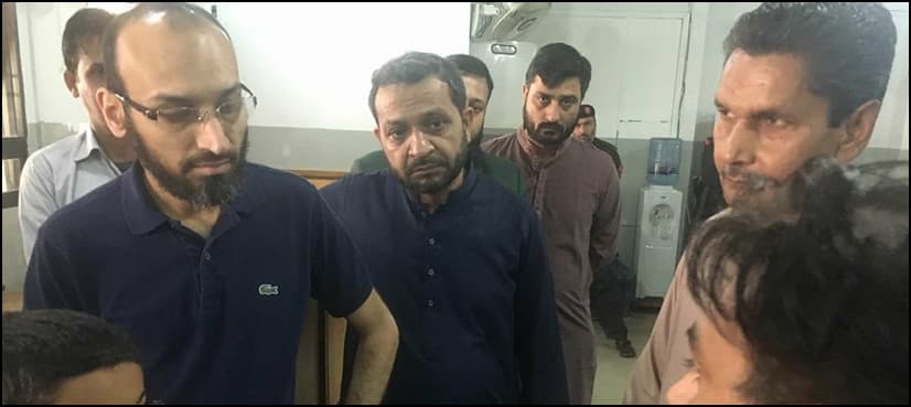 Nadra chief makes surprise visits to centres in Karachi, suspends two staffers