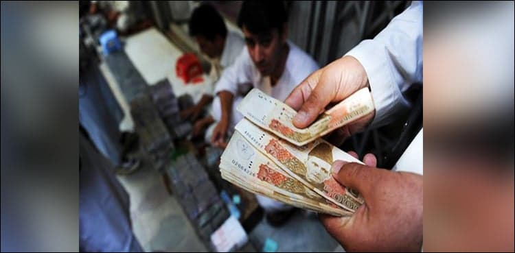 People withdrawing Rs500,000 or more from banks to get security