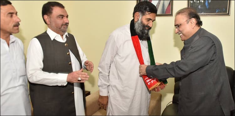 Several political notables from Punjab and KP join PPP