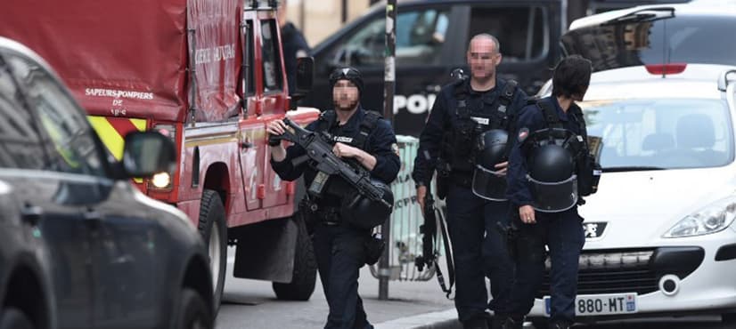 Arrest of gunman ends hostage seige in central Paris