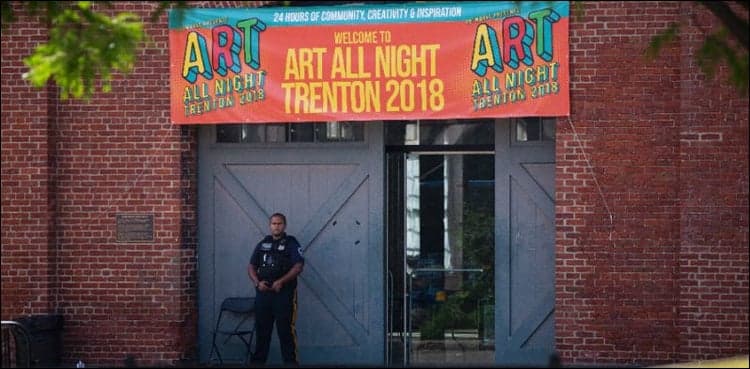 Suspect dead, 20 hurt in shooting at US arts festival