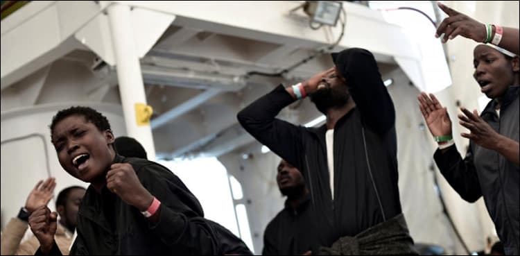 Aquarius ship migrants finally reach land in Spain after week-long odyssey