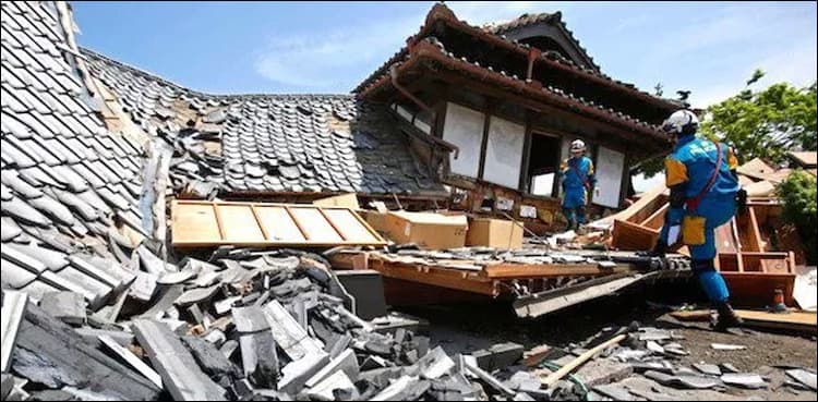 Three dead as strong quake shakes Japan's Osaka