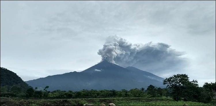 Papua New Guinea volcanic eruptions force 15,000 from their homes