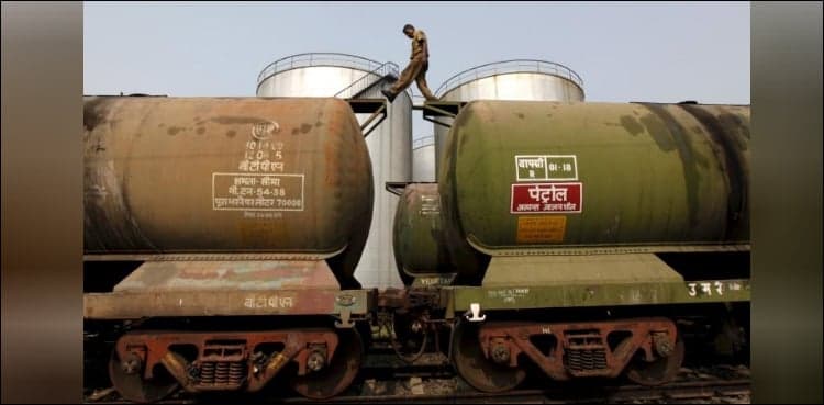 India's economic growth slows momentum in late 2018