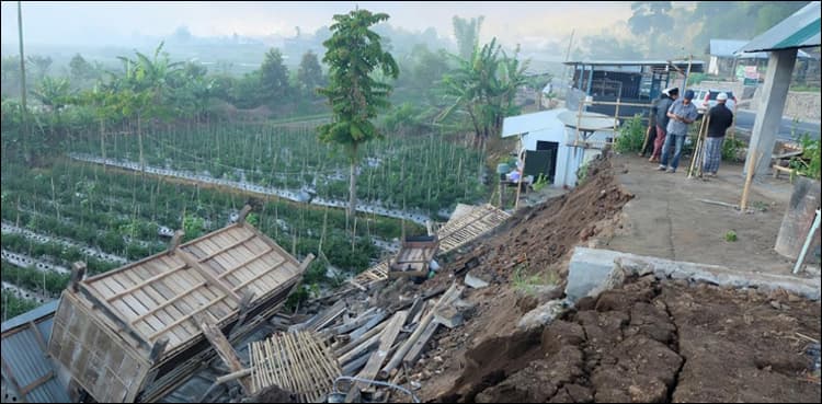 Powerful quake kills 14 on Indonesian tourist island Lombok