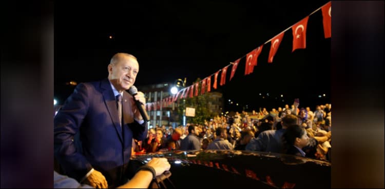 Erdogan tells Turks to buy plunging lira as Trump turns the screws