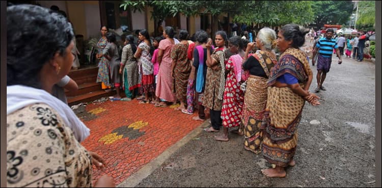 Death toll nears 400 in flood-hit Kerala, dozens missing