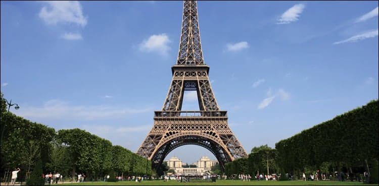 From Eiffel Tower to Moulin Rouge, Paris landmarks close in virus clampdown