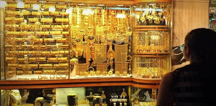 Gold holds firm on subdued dollar
