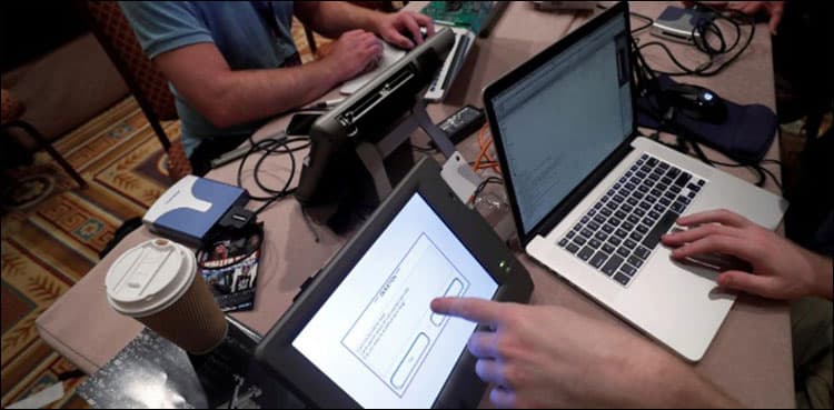 Hackers at convention test voting systems for bugs