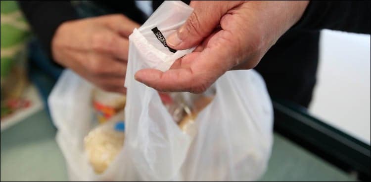 New Zealand to ban single-use plastic bags