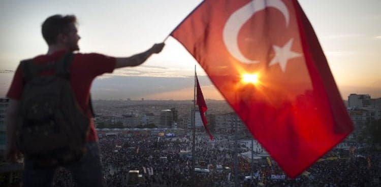 Currency crisis in Turkey - Qatar offers aid to Ankara