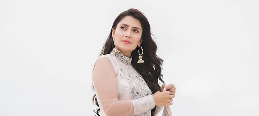 Ayeza Khan shares childhood pictures on Instagram