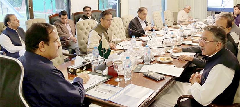 CM Punjab orders up-gradation of South Punjab's hospitals, schools