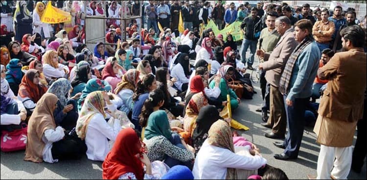 Strike at Lahore hospitals against harassment of female doctor