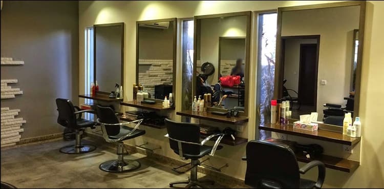 Bride allegedly kidnapped from outside beauty salon in Karachi