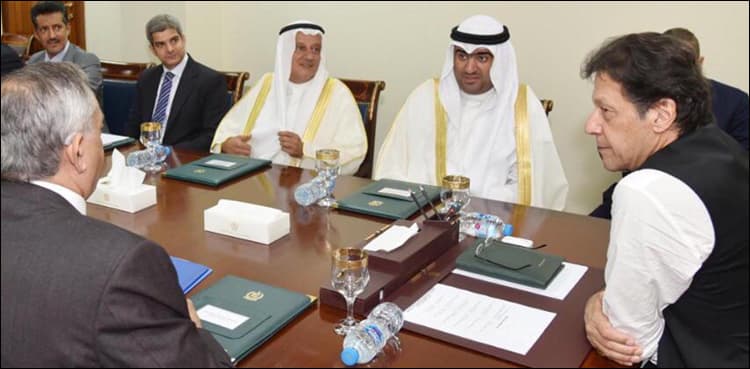 PM Imran urges resolving visa hurdles faced by Pakistanis in Kuwait